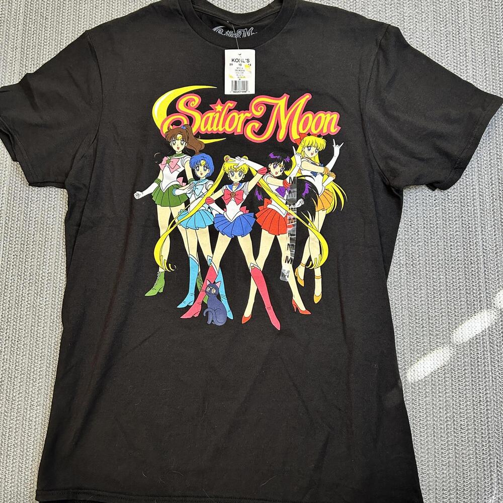 Sailor Moon Guardians Short Sleeve Graphic Tee NWT Medium‎